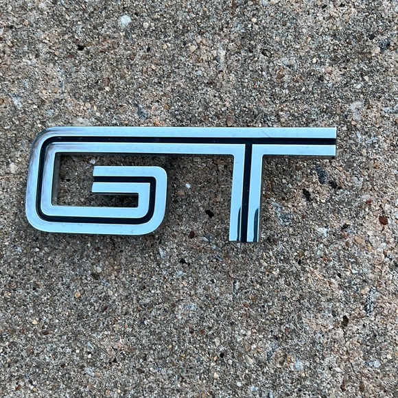 Ford Mustang GT Fender Emblem Good Condition - Picture 1 of 3